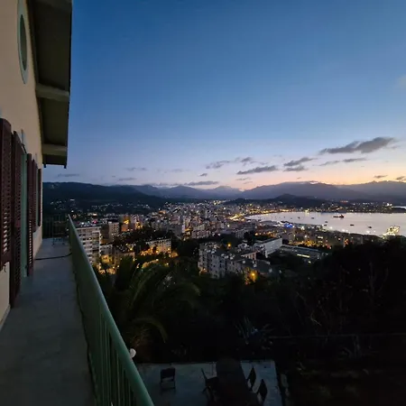Villa Belvedere D'ajaccio, Entiere Vue Pour 2 A 10 Voyageurs *